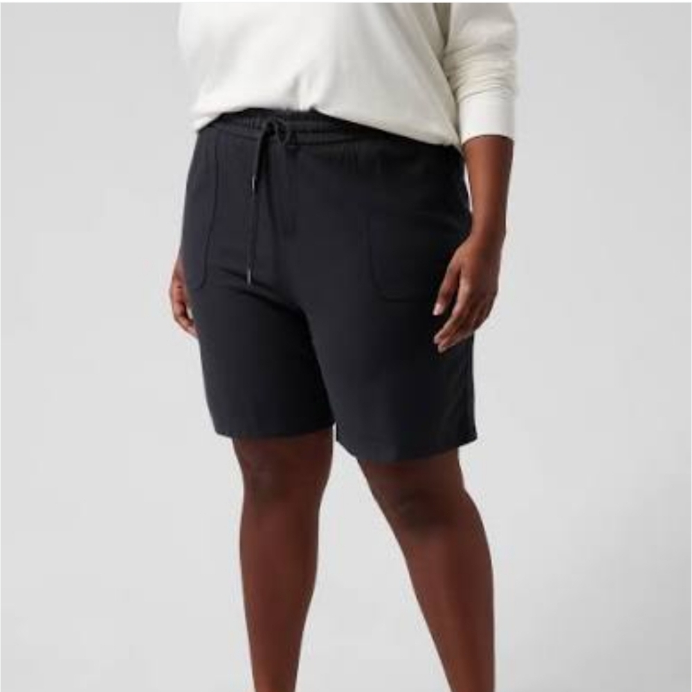 Women's Athleta Black Bermuda Farallon Midi Short